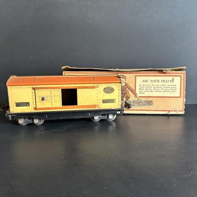 LOT 639: Antique HO Lionel Lines Train Cars & Engine: Engine No 254Gondola Car No. 812, Cattle Car No. 813, Automobile Furniture No....