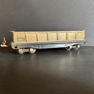 LOT 639: Antique HO Lionel Lines Train Cars & Engine: Engine No 254Gondola Car No. 812, Cattle Car No. 813, Automobile Furniture No....
