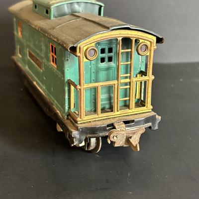 LOT 639: Antique HO Lionel Lines Train Cars & Engine: Engine No 254Gondola Car No. 812, Cattle Car No. 813, Automobile Furniture No....