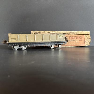 LOT 639: Antique HO Lionel Lines Train Cars & Engine: Engine No 254Gondola Car No. 812, Cattle Car No. 813, Automobile Furniture No....