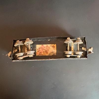 LOT 639: Antique HO Lionel Lines Train Cars & Engine: Engine No 254Gondola Car No. 812, Cattle Car No. 813, Automobile Furniture No....