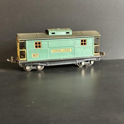 LOT 639: Antique HO Lionel Lines Train Cars & Engine: Engine No 254Gondola Car No. 812, Cattle Car No. 813, Automobile Furniture No....