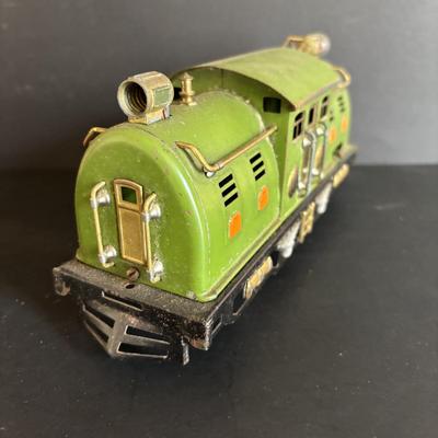 LOT 639: Antique HO Lionel Lines Train Cars & Engine: Engine No 254Gondola Car No. 812, Cattle Car No. 813, Automobile Furniture No....