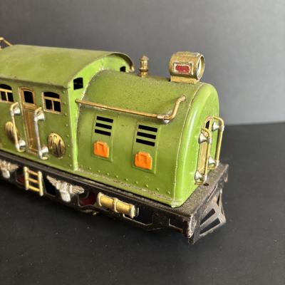 LOT 639: Antique HO Lionel Lines Train Cars & Engine: Engine No 254Gondola Car No. 812, Cattle Car No. 813, Automobile Furniture No....