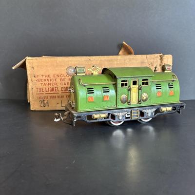 LOT 639: Antique HO Lionel Lines Train Cars & Engine: Engine No 254Gondola Car No. 812, Cattle Car No. 813, Automobile Furniture No....