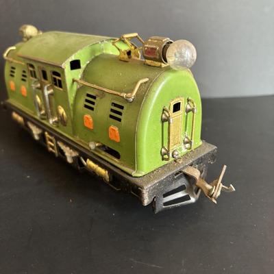 LOT 639: Antique HO Lionel Lines Train Cars & Engine: Engine No 254Gondola Car No. 812, Cattle Car No. 813, Automobile Furniture No....