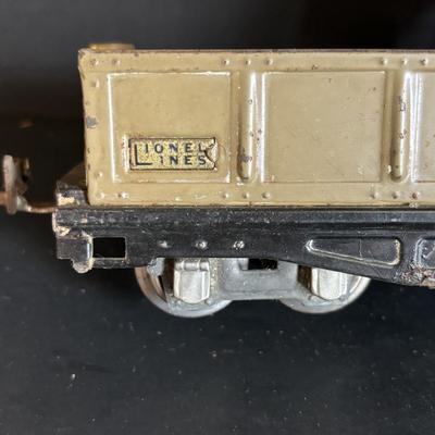 LOT 639: Antique HO Lionel Lines Train Cars & Engine: Engine No 254Gondola Car No. 812, Cattle Car No. 813, Automobile Furniture No....