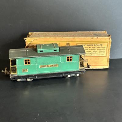 LOT 639: Antique HO Lionel Lines Train Cars & Engine: Engine No 254Gondola Car No. 812, Cattle Car No. 813, Automobile Furniture No....