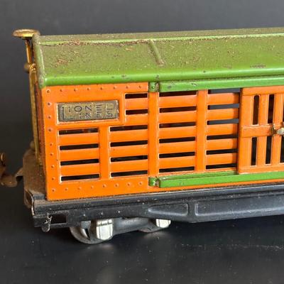 LOT 639: Antique HO Lionel Lines Train Cars & Engine: Engine No 254Gondola Car No. 812, Cattle Car No. 813, Automobile Furniture No....