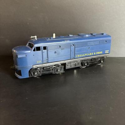 LOT 640: Lionel Chesapeake & Ohio No 225 Engine, Flatbed Train Car No 6630. Metal Bridge, D & R Bridge Piers, Lionel No. 110...