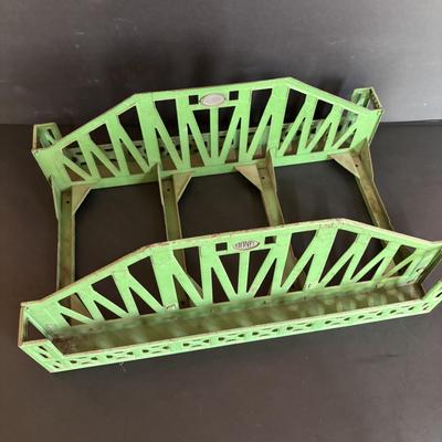 LOT 640: Lionel Chesapeake & Ohio No 225 Engine, Flatbed Train Car No 6630. Metal Bridge, D & R Bridge Piers, Lionel No. 110...