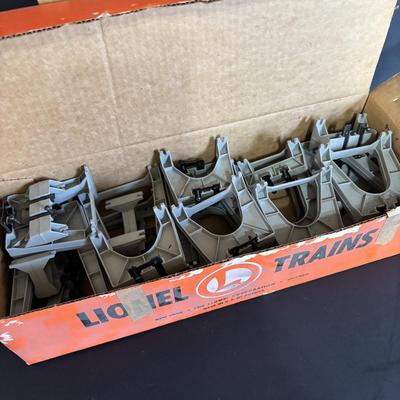 LOT 640: Lionel Chesapeake & Ohio No 225 Engine, Flatbed Train Car No 6630. Metal Bridge, D & R Bridge Piers, Lionel No. 110...