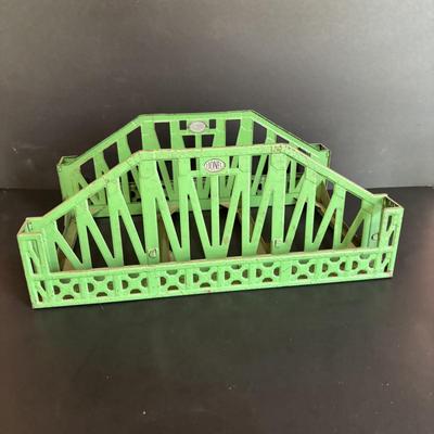 LOT 640: Lionel Chesapeake & Ohio No 225 Engine, Flatbed Train Car No 6630. Metal Bridge, D & R Bridge Piers, Lionel No. 110...