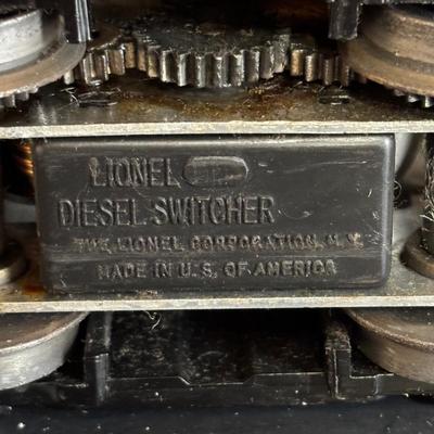 LOT 640: Lionel Chesapeake & Ohio No 225 Engine, Flatbed Train Car No 6630. Metal Bridge, D & R Bridge Piers, Lionel No. 110...