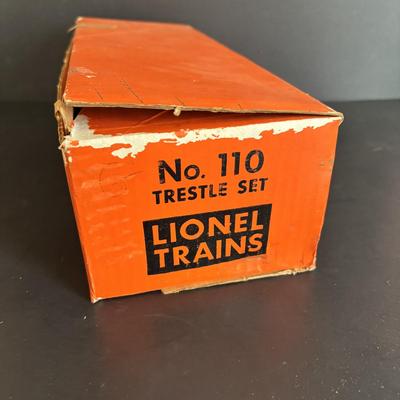 LOT 640: Lionel Chesapeake & Ohio No 225 Engine, Flatbed Train Car No 6630. Metal Bridge, D & R Bridge Piers, Lionel No. 110...