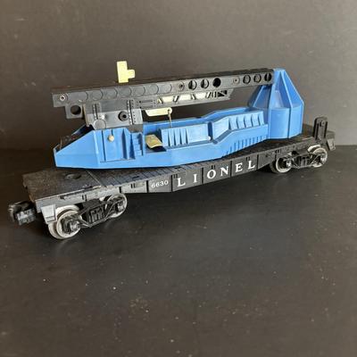 LOT 640: Lionel Chesapeake & Ohio No 225 Engine, Flatbed Train Car No 6630. Metal Bridge, D & R Bridge Piers, Lionel No. 110...
