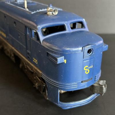 LOT 640: Lionel Chesapeake & Ohio No 225 Engine, Flatbed Train Car No 6630. Metal Bridge, D & R Bridge Piers, Lionel No. 110...