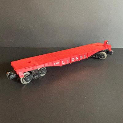 LOT 641: Lionel Train Set: Union Pacific Locomotive #1065, Savings Back Box Car #6050 Bank/Train Car, Explosives Box Car #6470, Flatbed...