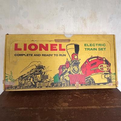 LOT 641: Lionel Train Set: Union Pacific Locomotive #1065, Savings Back Box Car #6050 Bank/Train Car, Explosives Box Car #6470, Flatbed...