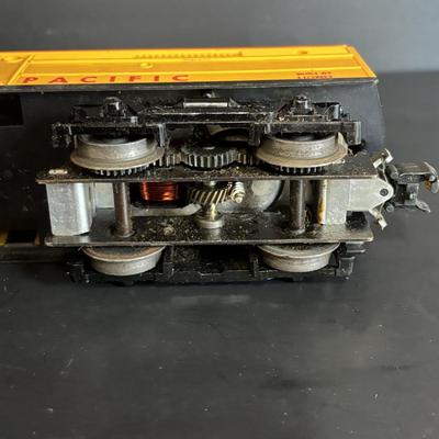 LOT 641: Lionel Train Set: Union Pacific Locomotive #1065, Savings Back Box Car #6050 Bank/Train Car, Explosives Box Car #6470, Flatbed...