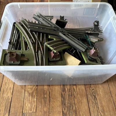 LOT 642: Lionel Railroad Switch No 021, Crossing Track & Tote of Train Tracks