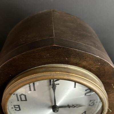 LOT 650: Gilbert Mantel Clock & Schatz 1000-Day Anniversary Clock