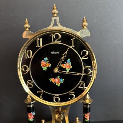 LOT 651: Anniversary Clock Collection
