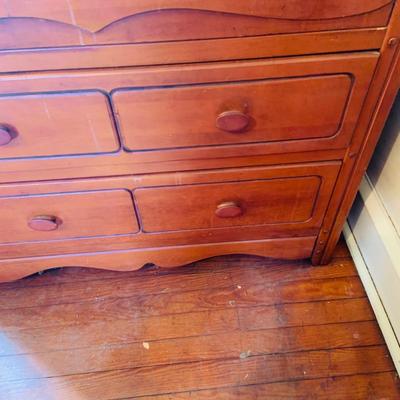 LOT 662 Vintage/Antique Maple Wood Five Drawer Dresser