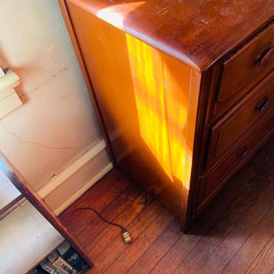 LOT 662 Vintage/Antique Maple Wood Five Drawer Dresser