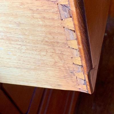 LOT 662 Vintage/Antique Maple Wood Five Drawer Dresser