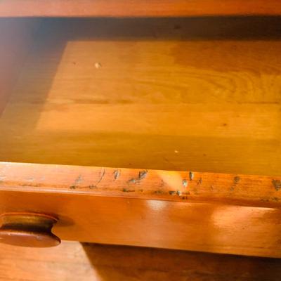 LOT 662 Vintage/Antique Maple Wood Five Drawer Dresser