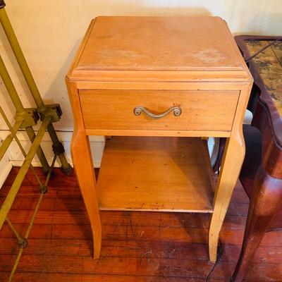 LOT 666: Three Side Tables, Three Anniversary Clocks, an Hourglass and a Lamp