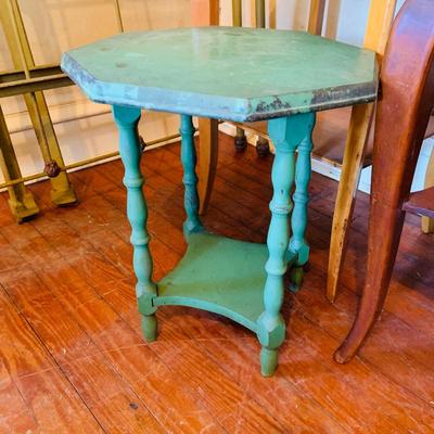 LOT 666: Three Side Tables, Three Anniversary Clocks, an Hourglass and a Lamp