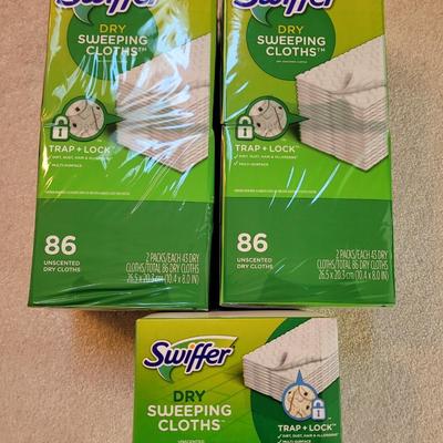 Cleaning Supplies and Light Bulbs (LR-EL)