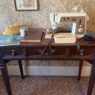 Singer, Touch and sew sewing machine with table