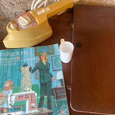 Singer, Touch and sew sewing machine with table