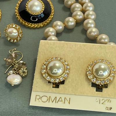 Lot of Faux Pearl Jewely