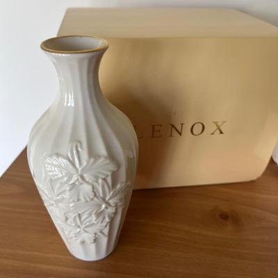Fenton Glass, Lenox, Porcelain Figurine Collectibles Lot