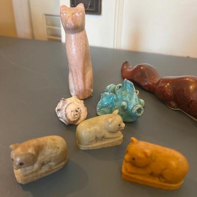 Small figurines made of glass & stone