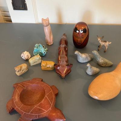 Small figurines made of glass & stone