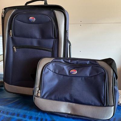 American Tourists luggage, looks new