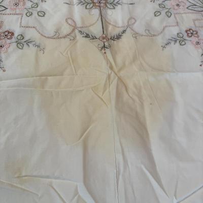 Embroidered Table Linens (K-BM)