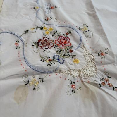 Embroidered Table Linens (K-BM)