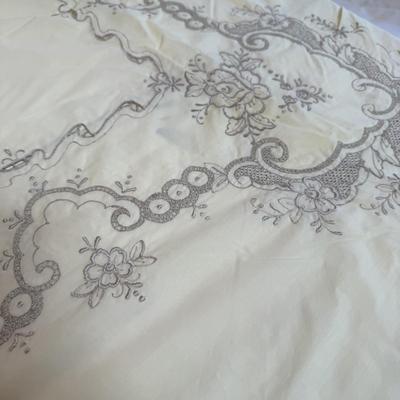 Embroidered Table Linens (K-BM)