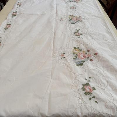 Embroidered Table Linens (K-BM)