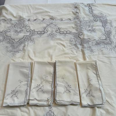 Embroidered Table Linens (K-BM)