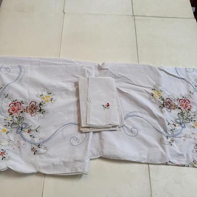 Embroidered Table Linens (K-BM)
