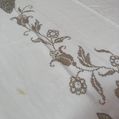Embroidered Table Linens (K-BM)