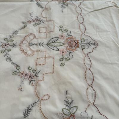 Embroidered Table Linens (K-BM)