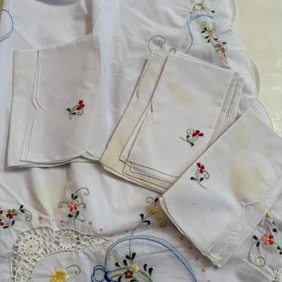 Embroidered Table Linens (K-BM)